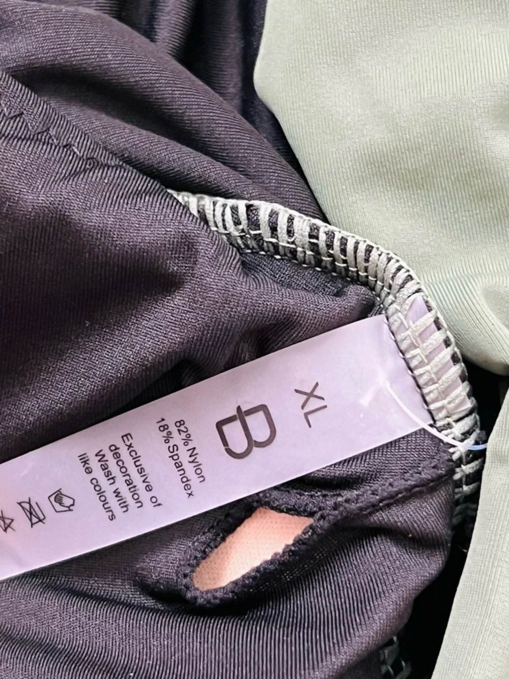 Blooming Jelly Ruffle Two-Tone One-Piece Swimsuit - Picture 3 of 4